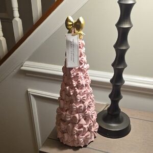 Cupcakes & Cashmere Pink and Gold Bow Decor